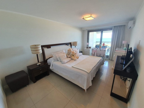 Apartamento En Venta De 3 Dormitorios En Playa Brava