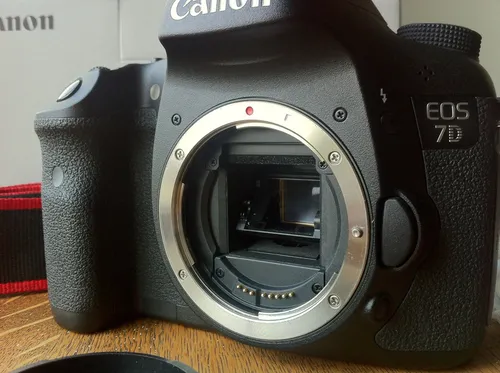 Canon Eos 7d 18 Mp Cmos Cámara Digital Slr Cuerpo Sólo () Color Negro