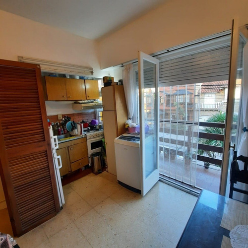 Imagen 6 de 8 de Ambiente A La Calle Con Balcón Saliente, Barrio Stella Maris