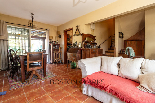 Casa En Venta En El Pinar De Tres Dormitorios Con Garage Y Amplio Patio