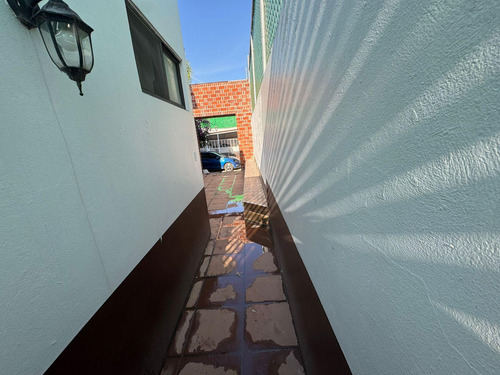 Casa Sola De Dos Niveles En Venta, En Privada Con Vigilancia En Lomas Tetela, Cuernavaca Morelos