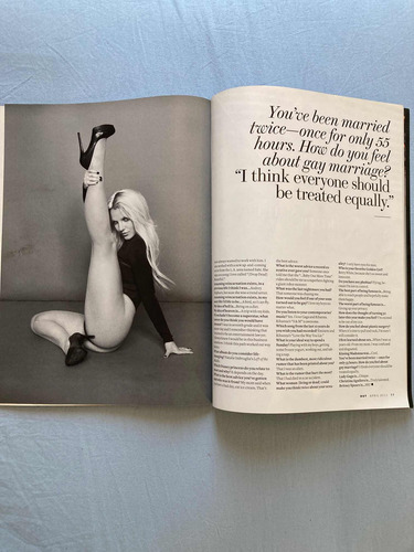 Revista Out / Britney Spears - Madonna Ab2011 Impecable (Usado)