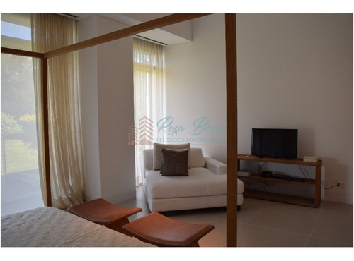 Apartamento En Brava, 3 Dormitorios *- Ref: 2566