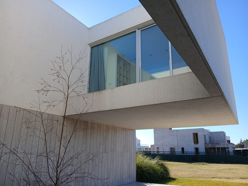 Casa 6 Amb En Alquiler Anual Barrio La Provicencia Canning