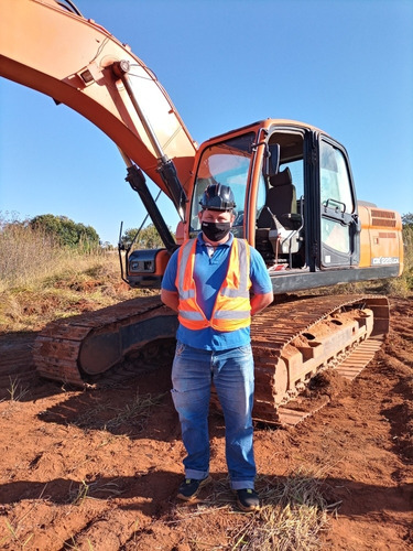 Imagem 2 de 3 de Operadora De Escavadeira Hidráulica
