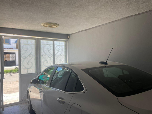 Casa En Venta En Col. Bernardo Cobos, Irapuato, Gto.