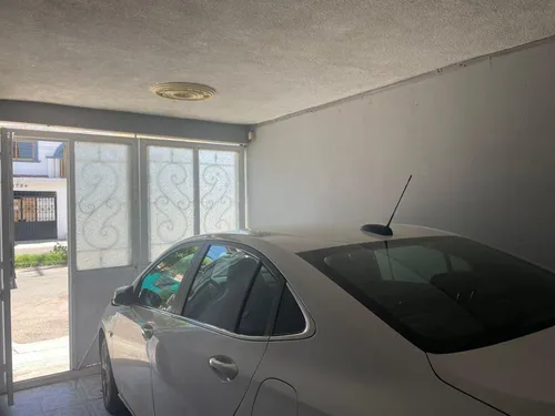 Casa En Venta En Col. Bernardo Cobos, Irapuato, Gto.