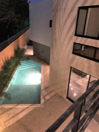 Imagen 14 de 17 de Casa En Venta, 4 Recamaras, Piscina En Lagos Del Sol, Cancún.