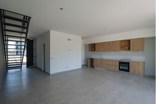 Townhouse En Alquiler En Luciérnagas 5 Ambientes