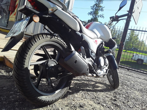 Imagen 14 de 16 de Benelli Tnt150
