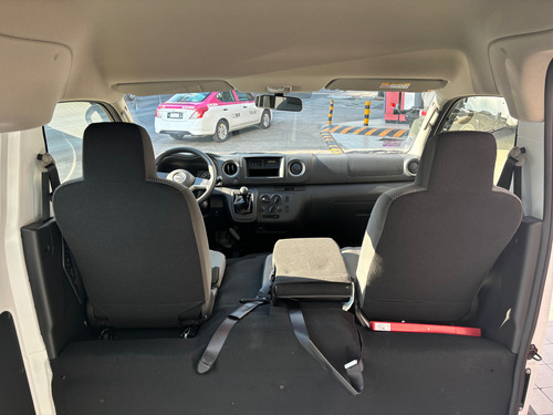Nissan Urvan 2.5 Panel Ventanas Amplia Mt
