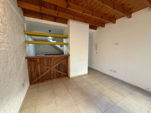 Duplex 2 Ambientes Y Medio. Alquiler, Haedo Sur.