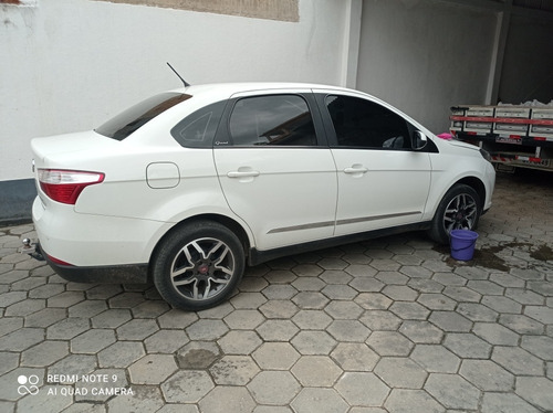 Fiat Grand Siena 2015 1.6 16v Essence Flex Dualogic 4p