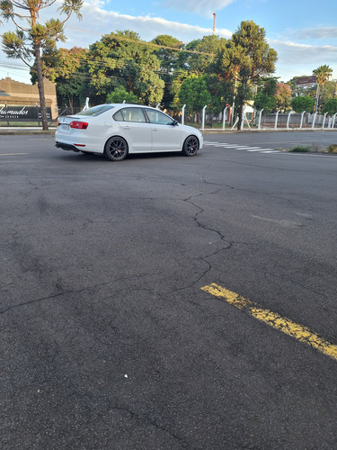 Volkswagen Jetta 2.0 Comfortline Flex 4p Automática