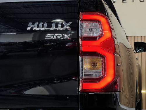 Toyota Hilux 2.8 D-4D TURBO DIESEL CD SRX 4X4 AUTOMÁTICO