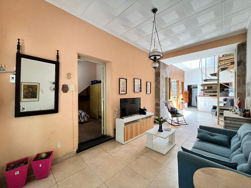 Venta Casa Al Frente En Planta Baja Con Dos Dormitorios Y Patio. Zona Luis Agote, Rosario