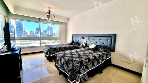 Imagen 15 de 22 de Apartamento En Torre Lobos Frente A Playa Brava, 3 Suites Y Servicio - Punta Del Este Brava