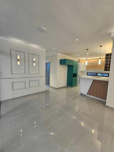 Exclusiva Casa Ubicada En El Residencial Los Lirios, La Roma