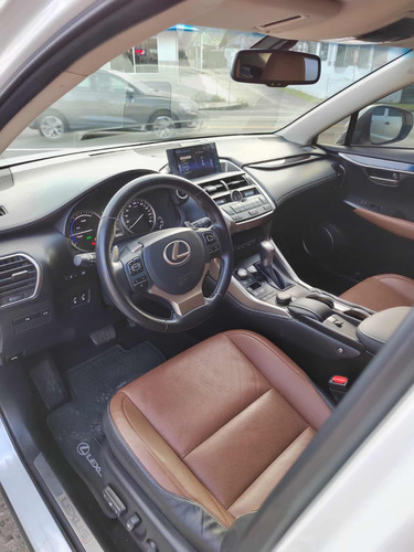Imagen 8 de 14 de Lexus Nx300h .
