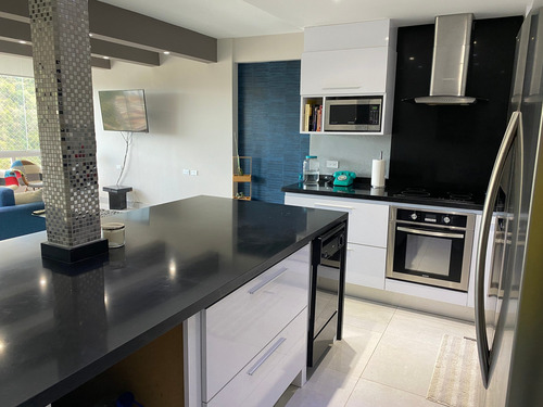 Imagen 5 de 11 de Se Vende Apt Remodelado Lomas Del Sol 90 Mts. 2h,2b,2e