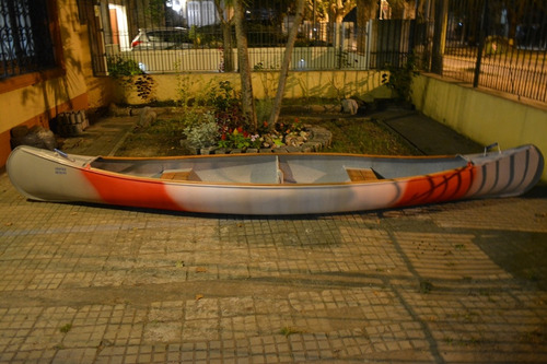 Canoas Canadienses, 5 M Eslora, 0.90 M De Manga Nuevas.