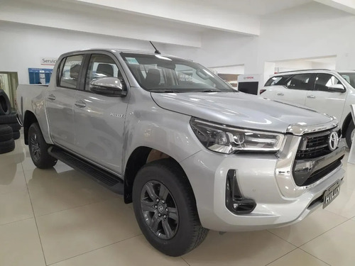Imagen 4 de 25 de Toyota Hilux Srv 2.8tdi 4x2 Mt 204cv 0km Entrega Inmediata