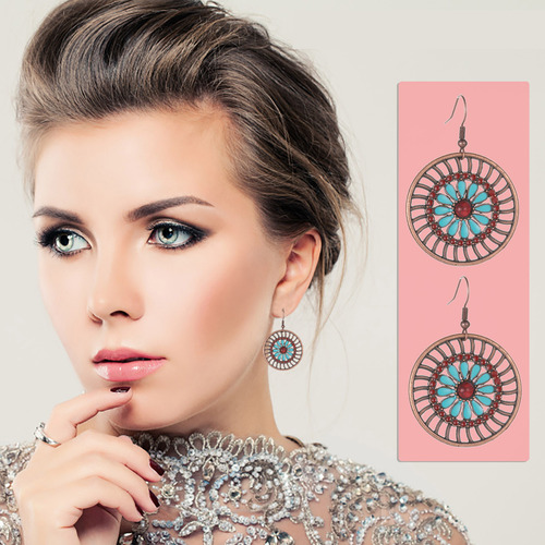 Pendientes Con Forma De Flor Redonda Y Borlas En Forma De Go