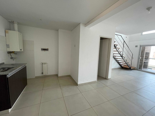 Imagen 3 de 11 de Venta - Bajo El Precio! Duplex 3 Ambientes Con Cochera !