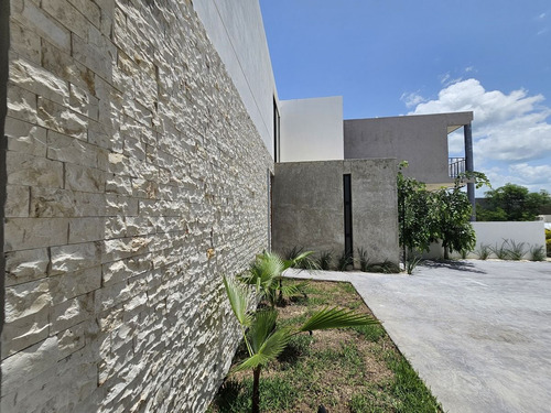 Casa En Venta En Privada Residencial Alura, Cholul.