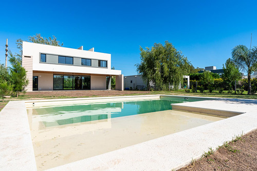 Casa A Estrenar Puerto Roldan 3 Dormitorios Con Pileta