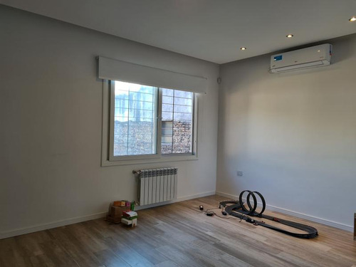 Venta Casa 3 Dormitorios Jardín Cochera. Calidad A Mts. De Centro Comercial San Martin 4300 Rosario