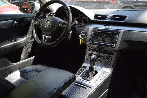 Volkswagen Passat Luxury 2.0 Tsi Dsg 2012 Gris Nafta