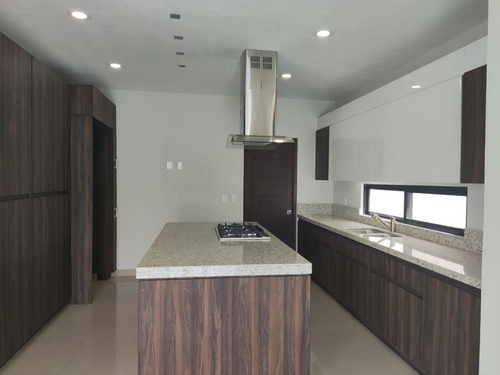 Casa En Venta En El Fraccionamiento Burgos Bugambilias