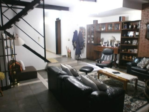 Chalet 4 Amb., 3 Plantas Y De Gran Solidez Constructiva