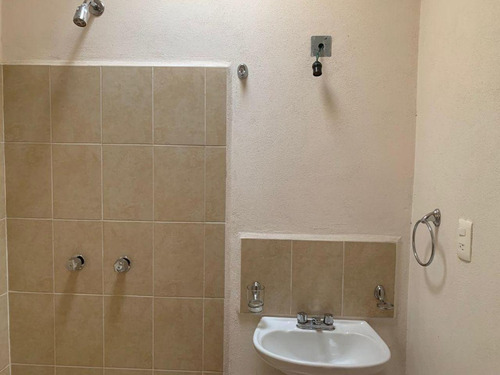 Casa En Venta En Frac. El Dorado I Leon, Gto. Cerca De Ambas Entradas, Junto A Wallmart De Via Alta