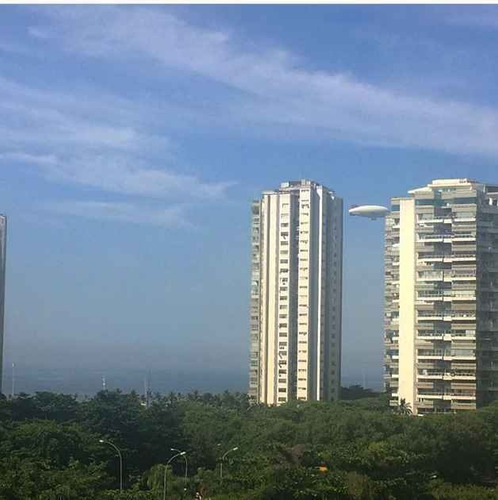 Apartamento À Venda Na Avenida Evandro Lins E Silva, Barra Da Tijuca, Rio De Janeiro - Rj - Liv-4879