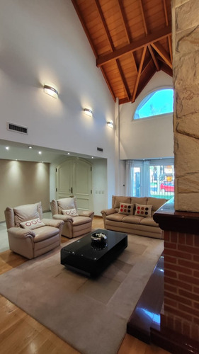Hermosa Casa, Unica, Sobre Schmidl, Barrio Naon
