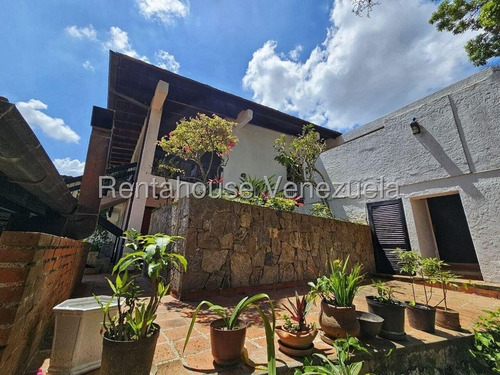 Casa En Venta En Cerro Verde. 900 M2