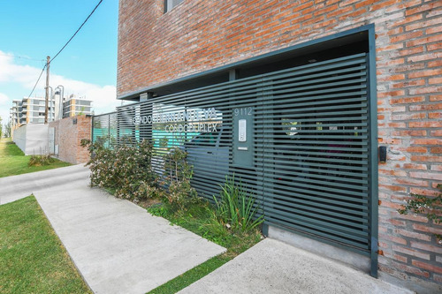 Departamento De 2 Dormitorios En Venta - Duplex - Tierra Nueva - Fisherton