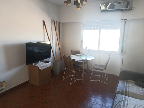 3 Ambientes Con Excelente Vista, A Metros De Hipólito Irigoyen