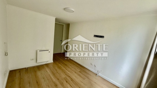 Depto En Primer Piso, Semi Nuevo, La Reina