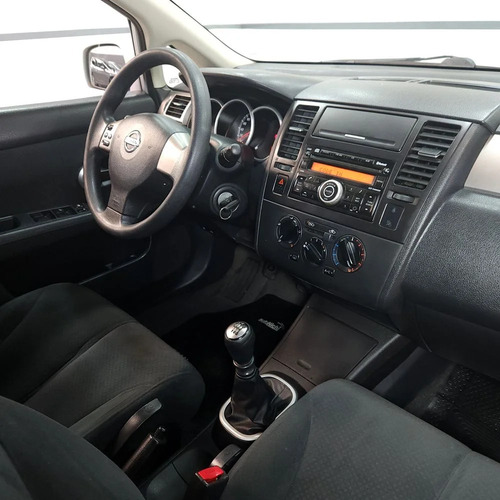 Nissan Tiida 1.8 Visia