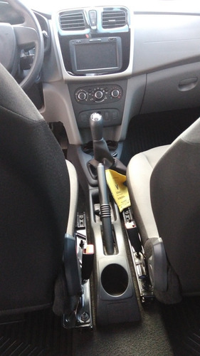 Imagem 4 de 8 de Renault Logan 1.6 Expression Hi-power 4p 2014