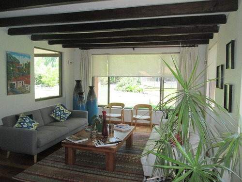 Oportunidad Casa Chilena En Condominio Consolidado