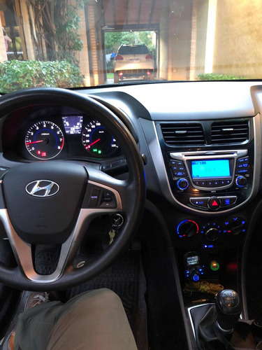 Imagen 2 de 10 de Hyundai Accent Mecánica
