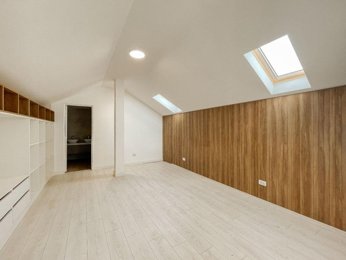Casa En Venta - 2 Dormitorios 3 Baños - Cochera - 303mts2 - Mar Del Plata