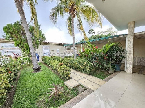 Se Vende Casa Quinta San Jacinto Maracay 24-10972 Ec