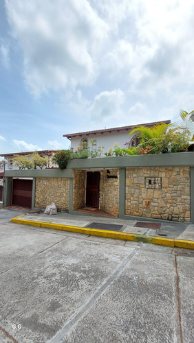 Casa En Venta Con Agua Propia Urb Las Guamas Lagunetica Los Teques 