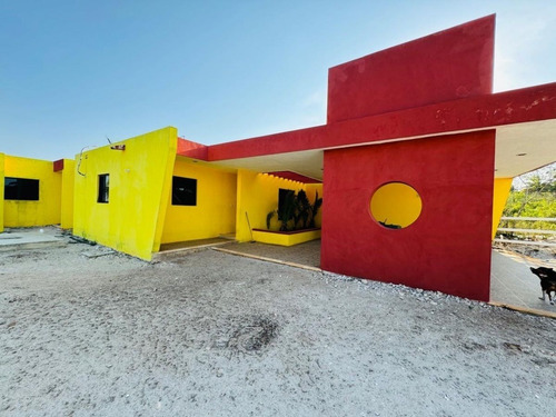 Casa De Una Planta En Venta Ubicada En Carretera Chicxulub Puerto.