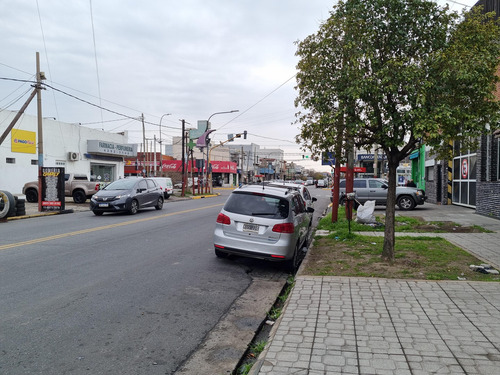 Local Sobre Avenida Comercial En Alquiler Ubicado En Lanús Oeste